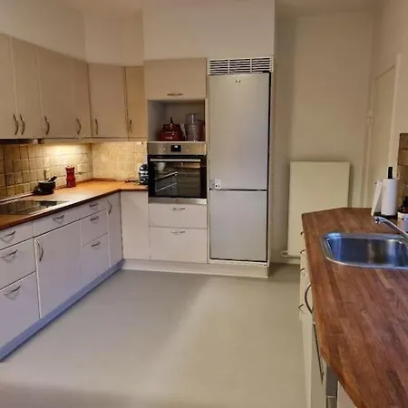 Paen Med Gratis Parkering Appartement