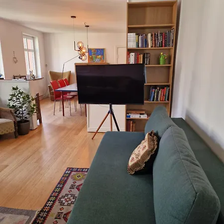 Paen Med Gratis Parkering *