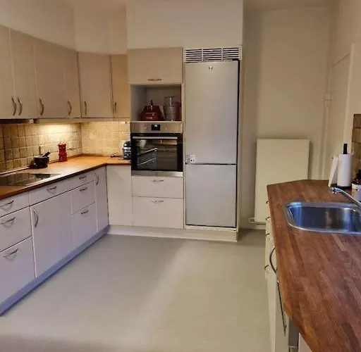 Paen Med Gratis Parkering アパート